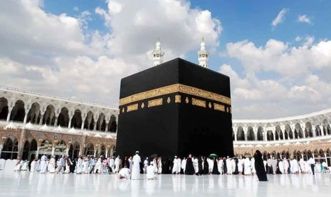 হজের ৩ প্যাকেজ ঘোষণা, কমল বিমান ভাড়া